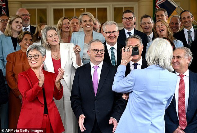 अँथनी अल्बानीज आणि त्यांचे मंत्री तुमच्याकडून श्रम निधी उभारणीस उपस्थित राहण्याचे शुल्क कसे घेतात