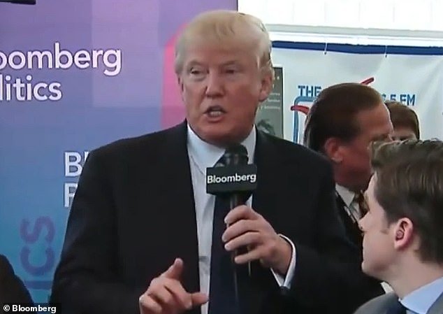 पुनरुत्थान झालेल्या व्हिडिओमध्ये ट्रम्प माजी प्रिन्स अँड्र्यूला अटक होण्याच्या 11 वर्षांपूर्वी एपस्टाईनच्या ‘सिंक आयलंड’बद्दल उघड करताना दाखवतात.