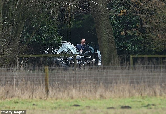 राजघराण्याला हादरवून टाकणाऱ्या या छाप्याबद्दल कोणाला माहिती होती? गृहमंत्री शबाना महमूद यांच्या कार्यालयाला अँड्र्यूच्या अटकेची माहिती यापूर्वी देण्यात आली होती