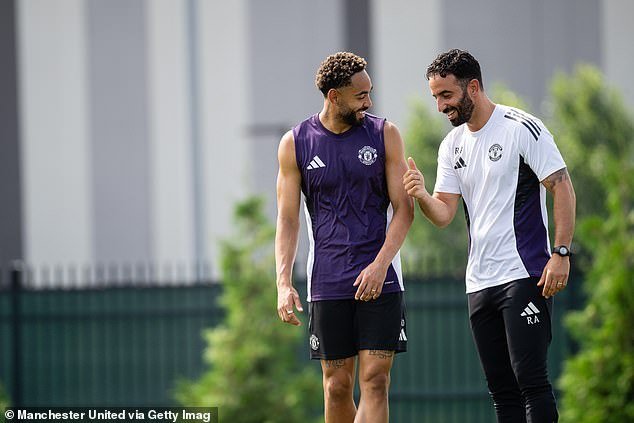 मॅथ्यूज कुन्हा यांनी मायकेल कॅरिकच्या नेतृत्वाखाली मॅन युनायटेडच्या बदलासाठी ‘अविश्वसनीय’ रुबेन अमोरीमला श्रेय दिले