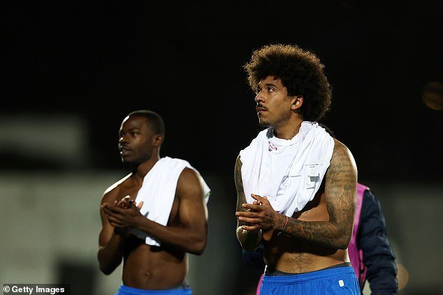 क्रिस्टल पॅलेसच्या चाहत्यांनी ऑलिव्हर ग्लासनर चालू केले आहे कारण बोस्नियन मिनोसह ड्रॉमध्ये निराशाजनक प्रदर्शनानंतर त्यांच्या कॉन्फरन्स लीगच्या आशा शिल्लक आहेत.