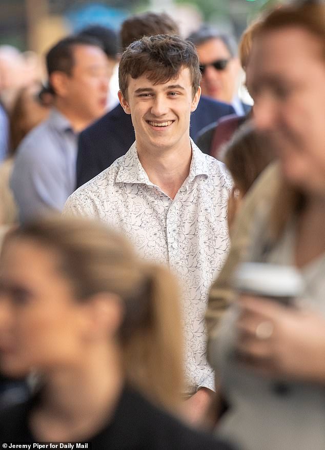 स्कॉटिश महाविद्यालयीन विद्यार्थी एथन अँगरबॉकने त्रासलेल्या किशोरवयीन मुलीवर केलेले घृणास्पद हल्ले उघडकीस आले आहेत – त्याला पुन्हा मुक्तपणे फिरण्याची परवानगी मिळाल्यानंतर