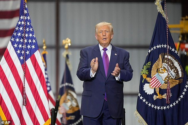 ट्रम्प यांनी घोषणा केली की ते एलियन्स आणि यूएफओवरील गुप्त सरकारी फाईल्स सोडतील