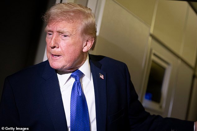 तेहरानला त्याच्या आण्विक मागण्या पूर्ण करण्यास भाग पाडण्याचा प्रयत्न करताना ट्रम्प इराणवर हल्ला करण्याच्या पसंतीच्या पर्यायाकडे झुकत आहेत.