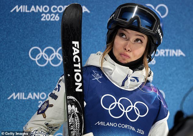 आयलीन गु हिला हिवाळी ऑलिम्पिकमध्ये आणखी एक क्रूर घसरण झाली कारण तिने कबूल केले की चीनचे प्रतिनिधित्व करण्याच्या तिच्या निर्णयामुळे तिला ‘पंचिंग बॅग’सारखे वाटले.