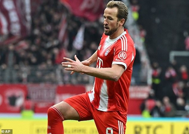 बार्सिलोनाच्या अध्यक्षपदाच्या उमेदवाराने उघड केले की त्याने हॅरी केनशी आधीच चर्चा केली आहे – आणि मार्कस रॅशफोर्डने हस्तांतरणाची चेतावणी दिली आहे