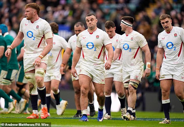 इंग्लंड 21-42 आयर्लंड: लिंप रेड रोझेसच्या सिक्स नेशन्सच्या आशा धुरात निघाल्या कारण अभ्यागतांनी ट्विकेनहॅम येथे विक्रमी विजयासह इतिहास रचला