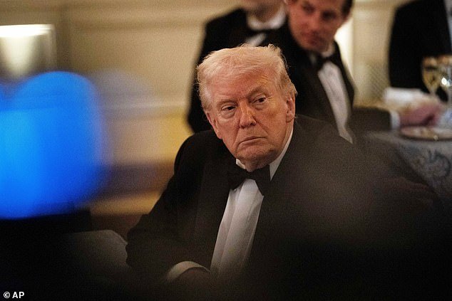 अमेरिकेतील सर्वात मोठ्या बँकेने 6 जानेवारीनंतर राष्ट्राध्यक्षांची खाती बंद केल्याची कबुली दिल्यावर ट्रम्प यांचे जग उफाळून आले.