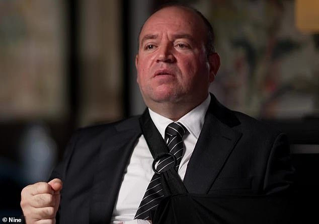 बोंडीचा नायक अहमद अल-अहमद दहशतवादी बंदूकधारी व्यक्तीला नि:शस्त्र करण्याआधी पाहू शकला नाही – कारण त्याने जे ऐकले ते त्याने उघड केले ज्यामुळे त्याला कारवाई करण्यास प्रवृत्त केले