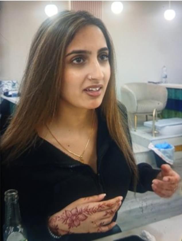 शुक्रवारी लंडनमधून बेपत्ता झालेल्या 10 आणि 16 वयोगटातील बेपत्ता बहिणींसाठी तातडीने शोध मोहीम सुरू करण्यात आली.