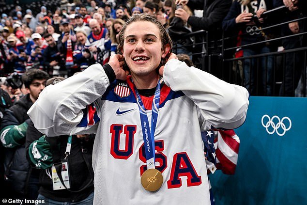 इतर हिवाळी ऑलिंपिक स्टार्सच्या निषेधानंतर जेडी व्हॅन्सने ‘देशभक्त’ यूएसए हॉकी नायक जॅक ह्यूजेसची स्तुती केली