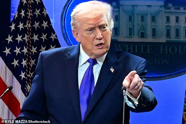 ट्रम्प ‘इराणच्या सर्वोच्च नेत्याच्या मुलाची हत्या करण्याचा विचार करतात’ – शूर निदर्शकांनी ‘अयातुल्लाला मरण’ असा नारा देत तेहरानमधून मोर्चा काढला