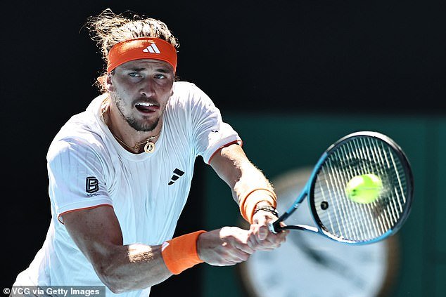 कार्टेल हिंसाचार आणि खेळाडूंच्या सुरक्षेची भीती असूनही मेक्सिकन ओपन टेनिस आयोजकांनी स्पर्धा रद्द करण्यास नकार दिला आहे.