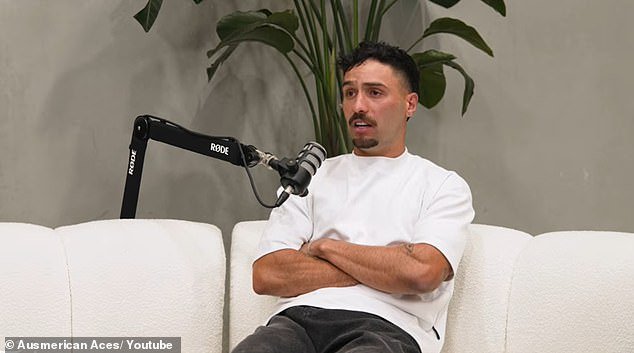 फूटी स्टार इझाक रँकाइनने त्याच्या आईवडिलांकडून घेतलेला धक्कादायक क्षण पुन्हा जिवंत केला कारण त्याने त्याच्या अत्यंत क्लेशकारक बालपणाबद्दल खुलासा केला ज्याने त्याला उग्र झोपलेले आणि लोकांना लुटले.