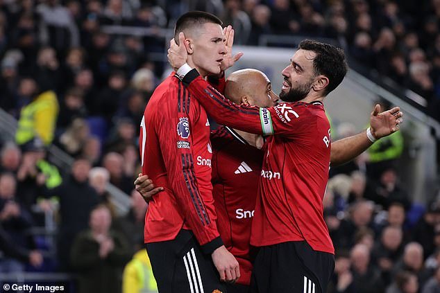 एव्हर्टन विरुद्ध मॅन युनायटेड प्लेयर रेटिंग: मायकेल कॅरिकचा ‘मेसेंजर’ म्हणून कोण प्रभावित होते? कोणत्या रेड डेव्हिल्सच्या आवडत्या रात्री ऑफ नाईट होती? आणि टॉफीसाठी कोणती प्रमुख व्यक्ती गायब होती?