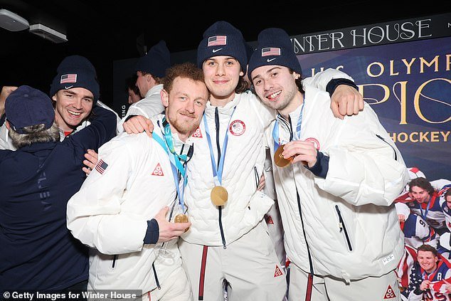 माजी ईएसपीएन स्टारने ट्रम्पचे स्टेट ऑफ द युनियन आमंत्रण स्वीकारल्याबद्दल यूएसए हॉकी स्टार्स ‘आत्ममग्न आणि दुष्कर्मवादी’ असा गौप्यस्फोट केला.