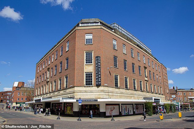 ग्रीन पार्टीचे नवीनतम प्रहसन: दोन नगरसेवकांनी लवकर सभा सोडल्यानंतर ‘लँडमार्क’ इमारत पाडण्याच्या वादग्रस्त योजना मंजूर करण्यात आल्या आहेत.