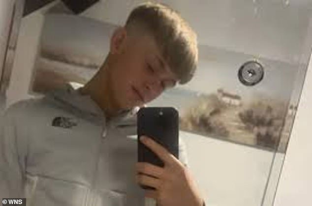 एक प्रतिभावान फुटबॉलपटू, 19, मायग्रेनवर उपचार घेतल्यानंतर नदीत बुडाला, चौकशी ऐकली