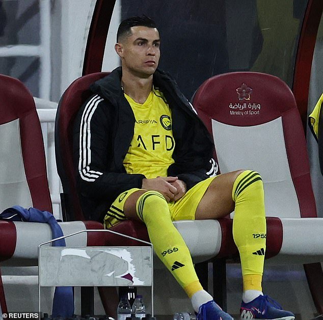 106681053-15592979-Cristiano_Ronaldo_was_taken_off_early_in_Al_Nassr_s_5_0_demoliti-m-50_1772056627052.jpg