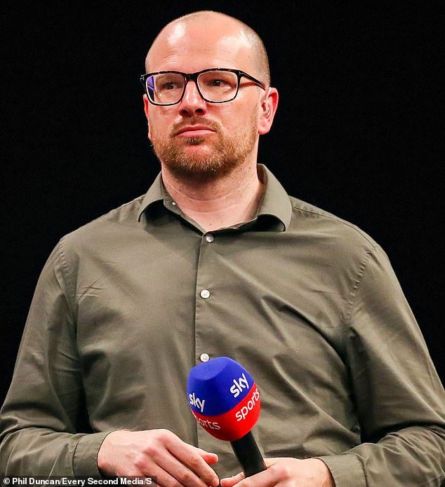 स्काय स्पोर्ट्स पंडितने वैद्यकीय कारणांमुळे टीव्हीच्या कामापासून दूर गेले आहे