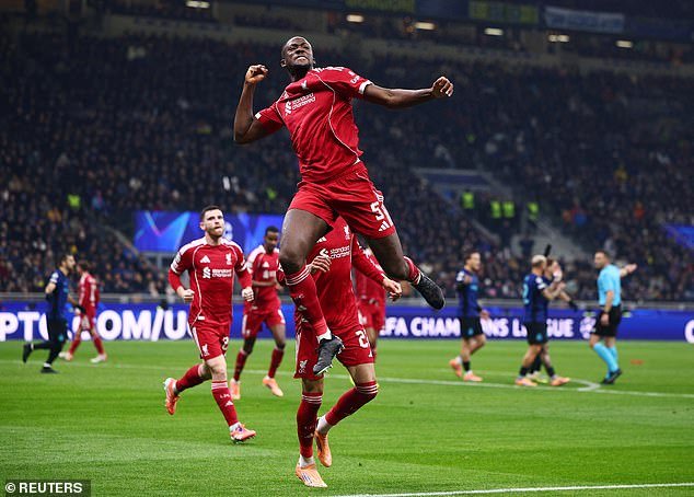 लिव्हरपूल गोपनीय: अर्ने स्लॉट इब्राहिमा कोना येथे राहतील – आणि रेड्स त्याच्या कराराचे नूतनीकरण करण्यास का हताश आहेत – आणि सेट-पीस गुरूने क्लबची सर्वात मोठी कमकुवतता दर्शविणारी आकडेवारी सिद्ध केली आहे.