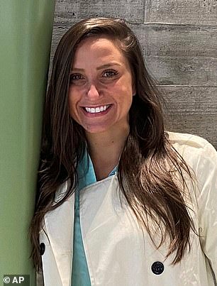 ‘मॉस्को मुल किलर’ प्रियकर लपून बसला आहे: व्हॅनमधील त्याचे गुप्त जीवन खटला गोंधळात टाकते… त्यांचे ‘वर्णीय’ मजकूर न्यायालयात वाचले जातात