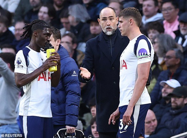 इयान राइटचा दावा आहे की टोटेनहॅम स्टार्सने क्लबच्या अशांत निर्वासन लढाईची भीती असूनही नवीन बॉस इगोर ट्यूडर आधीच ‘चेक आउट’ केले आहेत.