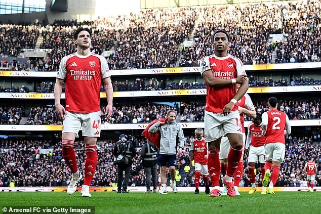 टायटल रेसमध्ये आर्सेनल अचानक महागड्या चुका का करत आहे: विस्कळीत ‘प्रवाहाची स्थिती’ कशासाठी जबाबदार आहे, तज्ञांचा असा विश्वास का आहे की डेक्लन राईस अँड कंपनी अजिंक्य आणि रणनीतींपेक्षा ‘बऱ्यापैकी भिन्न’ आहेत आणि मिकेल आर्टेटा समस्येचे निराकरण करण्यासाठी वापरू शकतात