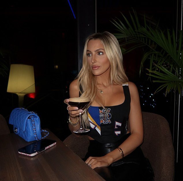 NHL WAG ने हिवाळी ऑलिम्पिक हॉकीच्या प्रतिसादादरम्यान तिच्या पती आणि मुलीची 2 वर्षांची थट्टा करणाऱ्या ‘प्रामाणिक’ ट्रोलचा गौप्यस्फोट केला.