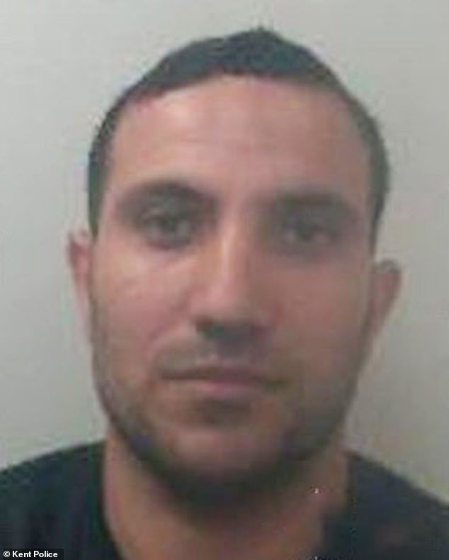 टेकवे प्रसूती करताना त्यांच्या घरात दोन महिलांवर लैंगिक अत्याचार करणाऱ्या अफगाण आश्रय साधकाला तुरुंगात टाकण्यात आले आहे.