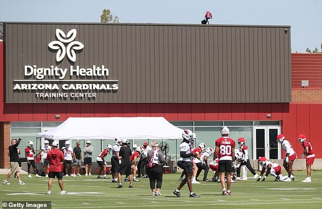 बॉम्बशेल लीक झालेल्या रिपोर्ट कार्डमध्ये NFL चे सर्वात वाईट मालक आणि सुविधा उघड झाल्या आहेत … रिलीज बंदी असूनही