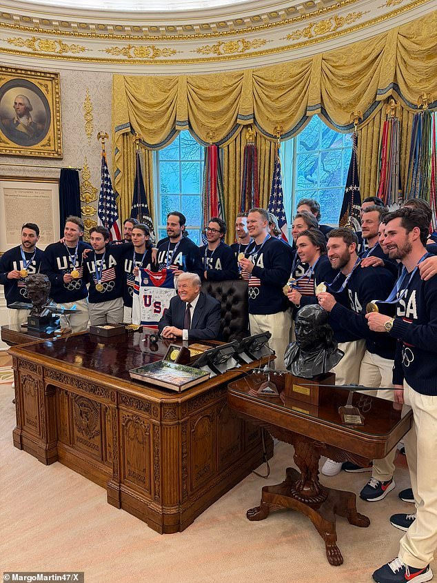 ऑलिम्पिक सुवर्णपदकानंतर डोनाल्ड ट्रम्प यांच्याशी मैत्री केल्याबद्दल लिव्हिड मेगन रॅपिनोने अमेरिकन पुरुष हॉकीच्या ‘जोकरांवर’ हल्ला केला