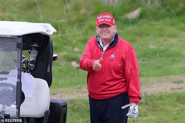 डोनाल्ड ट्रम्प महाविद्यालयीन खेळांना ‘जतन’ करण्यासाठी टायगर वूड्स आणि निक सबान यांच्यासोबत स्टार-स्टडेड गोलमेज होस्ट करणार आहेत