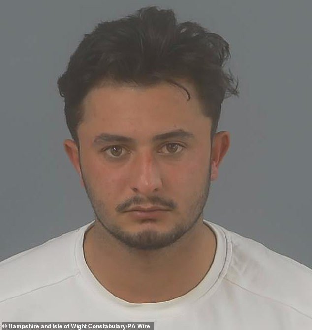 एका “असुरक्षित आणि मद्यधुंद” महिलेवर बलात्कार करणाऱ्या अफगाण स्थलांतरितासाठी 10 वर्षांच्या तुरुंगवासाची शिक्षा ठोठावण्यात आली आहे, जेव्हा फोनने त्याला थांबवण्याची विनंती केली होती.