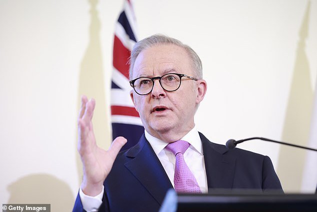 अल्बोने इराणवर अमेरिकेच्या हवाई हल्ल्यांना पूर्ण पाठिंबा जाहीर केला – इस्लामिक हुकूमशाही ऑस्ट्रेलियन भूमीवर किमान दोन हल्ले ‘निर्देशित’ केल्यानंतर: ‘दहशतवादाचे राज्य प्रायोजक’