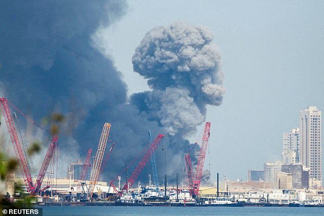 यूएस आणि इराणच्या बॉम्बस्फोटानंतर फॉर्म्युला वन संघ ऑस्ट्रेलियन ग्रँड प्रिक्सच्या आधी फ्लाइट बदलांसाठी झुंजतात – बॉस मध्य पूर्वेकडे शर्यती हलवण्याच्या आकस्मिक योजना बनवतात