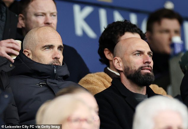 चेल्सीने हकालपट्टी केल्यावर एन्झो मारेस्का प्रथमच दिसला, कारण व्यवस्थापक त्याच्या जुन्या बाजूच्या लीसेस्टरला संचालकांच्या चौकटीतून पाहतो.