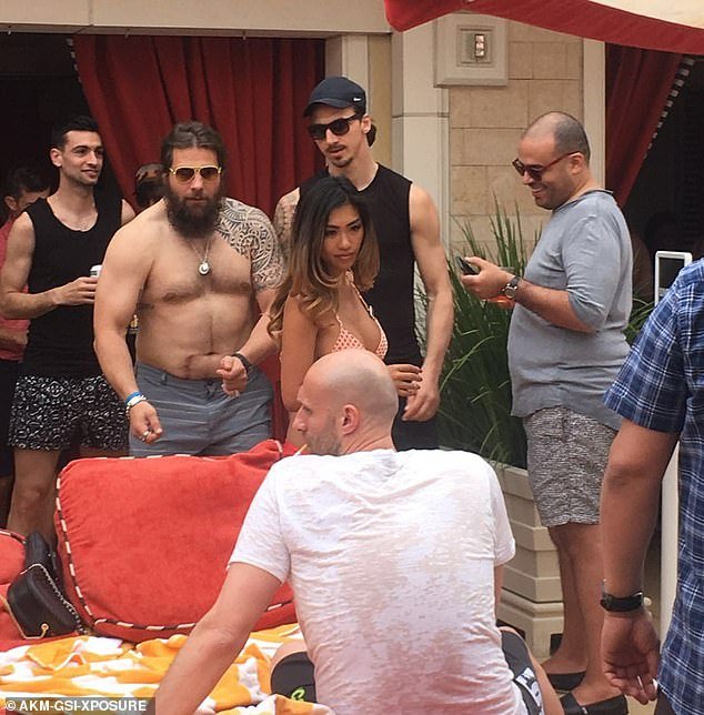 ‘मी झ्लाटन आणि त्या सर्वांसह वेगासला गेलेला माणूस म्हणून ओळखला जातो ***’: रग्बीचा अंतिम कल्ट नायक मार्टिन कॅस्ट्रोजिओव्हानी त्याच्या वारशावर, रिॲलिटी टीव्ही स्टार म्हणून जीवन आणि इटली इंग्लंडमध्ये का गडबड करू शकते यावर