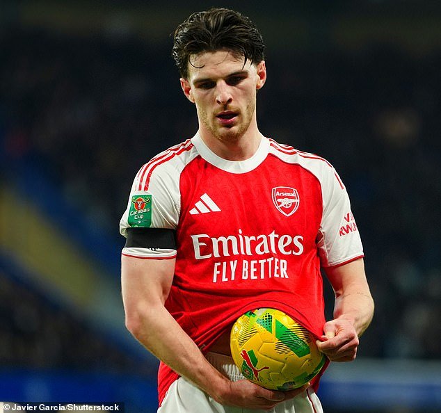 हा लांब फेकण्याचा शेवट आहे का? वेळ वाया घालवण्याच्या चिंतेमध्ये रेफरींनी मोठ्या क्रॅकडाउनची घोषणा केली – जेव्हा वर्णद्वेषाच्या पंक्तीनंतर नवीन ‘व्हिनिसियस लॉ’ वर चर्चा झाली