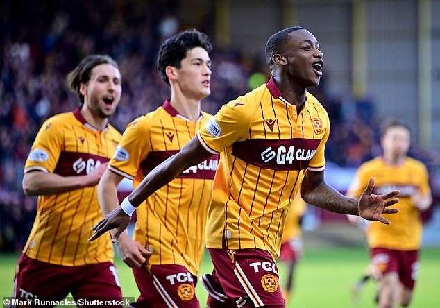 Motherwell 2 Dundee Utd 0: Askou ची बाजू पहिल्या तीनच्या जवळ आल्याने स्टीलमॅन पूर्वीपेक्षा अधिक मजबूत दिसतात