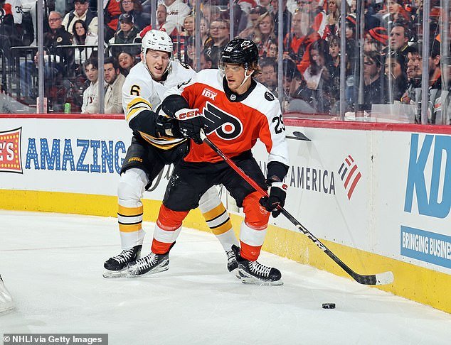 अयातुल्ला अली खमेनी यांच्या मृत्यूवरील एबीसी विशेष अहवालासाठी एनएचएल गेममध्ये व्यत्यय आल्याने हॉकीचे चाहते संतप्त झाले