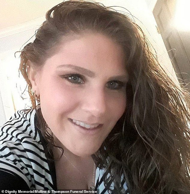 व्हर्जिनियामध्ये बसमधून उतरताना एका महिलेचा निर्घृणपणे भोसकून खून करणाऱ्या लाल हिवाळ्याच्या टोपीतील बेकायदेशीर स्थलांतरिताला तीस वर्षांपूर्वी अटक करण्यात आली होती… परंतु प्रत्येक वेळी फिर्यादींनी त्याला तुरुंगातून सोडले आहे.