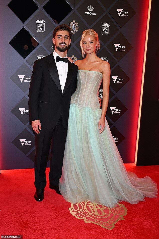 फूटी सुपरस्टार जोश डायकोस आणि त्याची ग्लॅमरस मंगेतर त्यांच्या लग्नाच्या योजनांबद्दल उघडतात – कारण त्याने तिचे ‘एचएबी’ टोपणनाव का ठेवले हे त्याने उघड केले