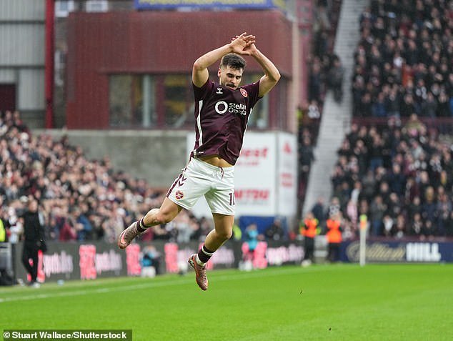 ‘काहीतरी खास घडत आहे,’ गोलस्कोअरर क्लॉडिओ ब्रागा कबूल करतो कारण हार्ट्स धावत जमिनीवर मारण्याचा प्रयत्न करतात