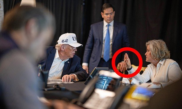 ऑपरेटिंग रूममधील सुझी वाइल्सच्या फोटोमुळे हॅकची भीती निर्माण झाल्यानंतर सीईओने सुरक्षा धोक्याचे दावे फेटाळून लावले