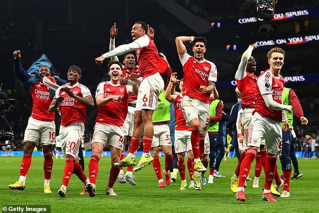 हा अधिकृतपणे सेंट टॉटरिंगहॅम डे आहे! टोटेनहॅमचा आणखी एक निराशाजनक पराभव आर्सेनलच्या उत्तर लंडनच्या बाजूने नेहमीपेक्षा लवकर झाला.