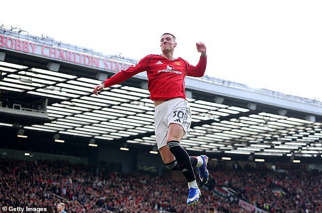 मॅन युनायटेड 2-1 क्रिस्टल पॅलेस प्लेयर रेटिंग: कोणता युनायटेड स्टार प्रत्येक वेळी खेळतो तेव्हा ‘ओज क्लास’ करतो? आणि कोणत्या मिडफिल्डरने प्रीमियर लीगमधील सर्वोत्तम म्हणून त्याचे स्थान निश्चित केले आहे?