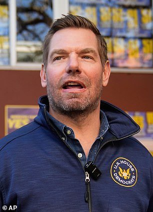 बारस्टूलच्या संस्थापकाने क्रूर चिनी गुप्तहेरावर उडी घेतल्याने डेव्ह पोर्टनॉयचे एरिक स्वालवेलसोबतचे कडू युद्ध वाढले