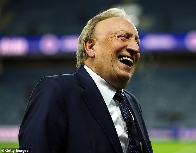 दिग्गज फुटबॉल व्यवस्थापक माजी क्लबमध्ये त्यांची 21 वी कोचिंग भूमिका स्वीकारण्यासाठी 77 व्या वर्षी निवृत्तीतून बाहेर पडले