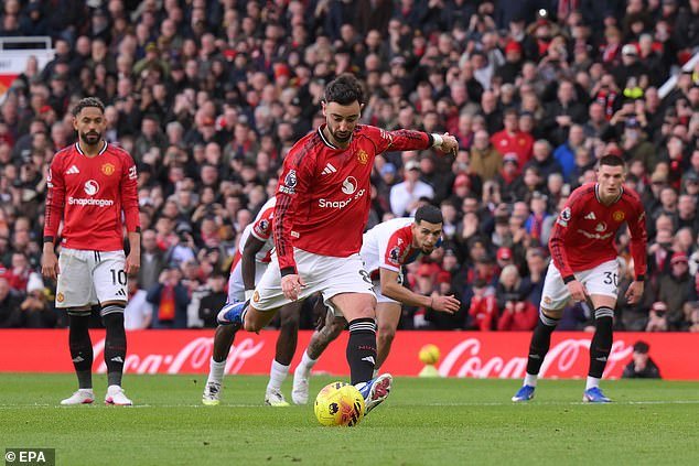 मायकेल कॅरिकने या मॅन युनायटेडच्या बाजूने पोलाद टाकला आहे… क्रिस्टल पॅलेसविरुद्ध पुनरागमन हा आणखी एक पुरावा होता की ते आवश्यकतेनुसार कुरुप जिंकू शकतात, नॅथन सॉल्ट लिहितात